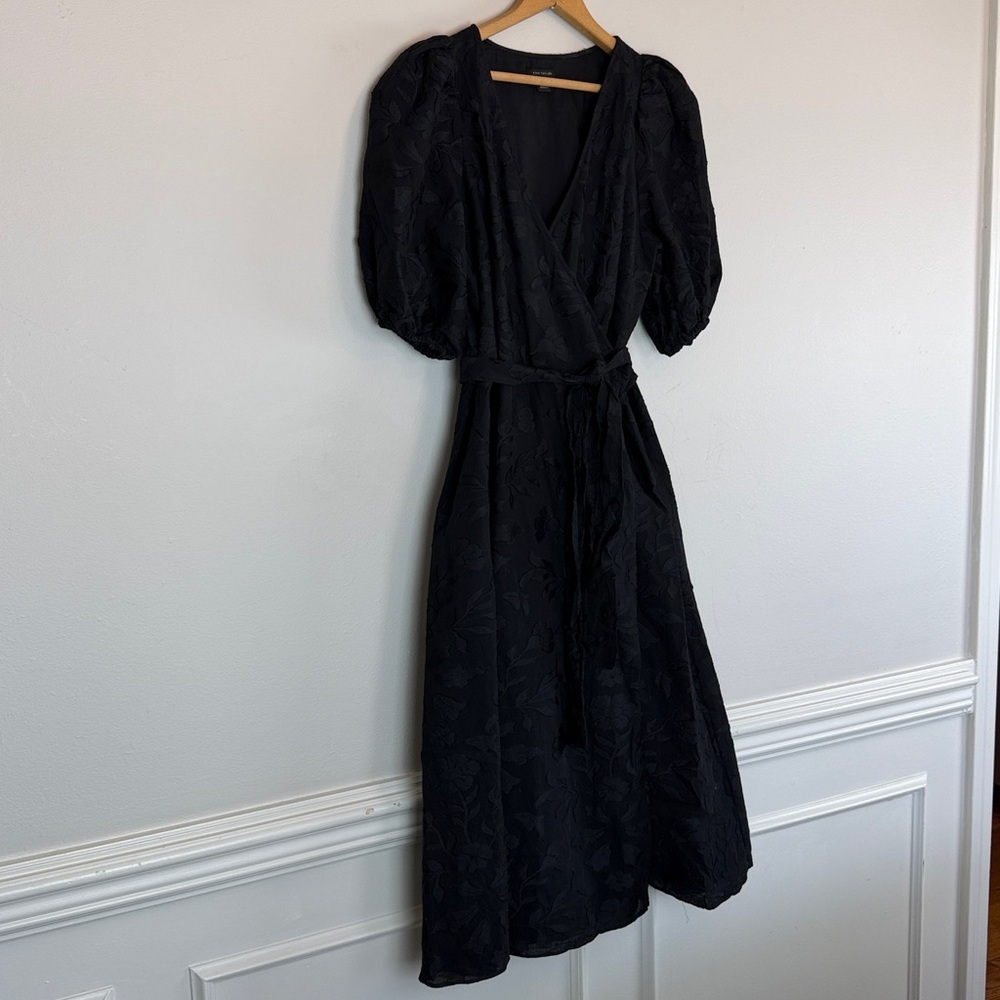 Ann Taylor wrap dress black women’s size 6 floral pattern